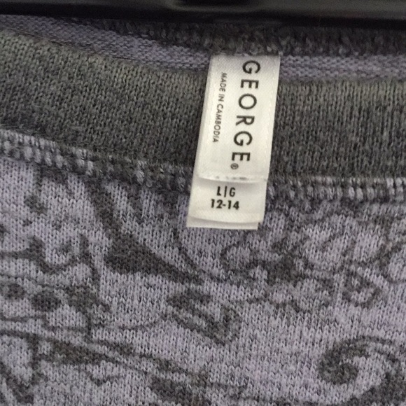 Large soft patterned top - Picture 2 of 2